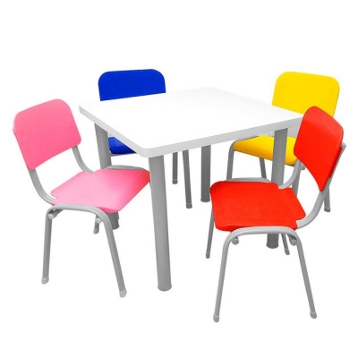 Mesa Lisa com 4 Cadeiras WP Kids Azul Vermelha Amarela Rosa
